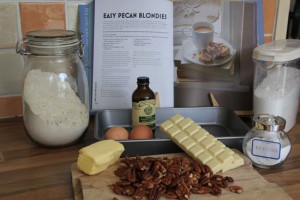 Easy-Pecan-Blondies-1